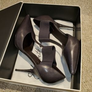 Elizabeth and James Vero Cuio with Metallic Heels